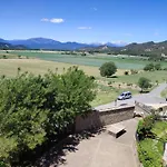Casas Pirineo, * Aínsa