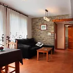 Casas Pirineo, * Aínsa