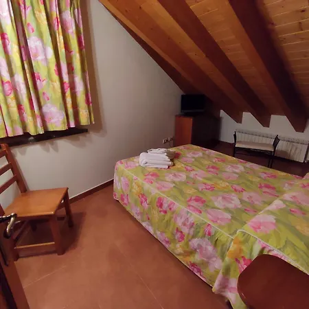Casas Pirineo, * אינסה
