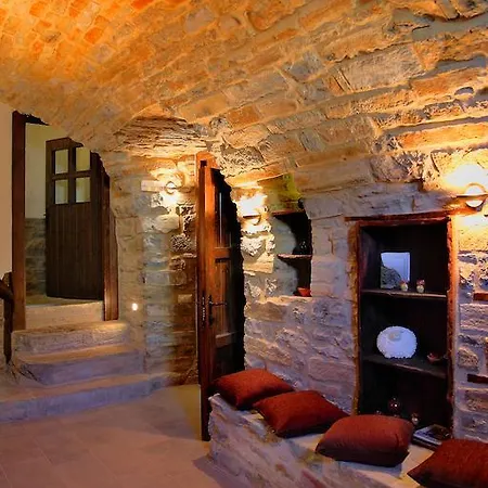 Casas Pirineo, * Aínsa