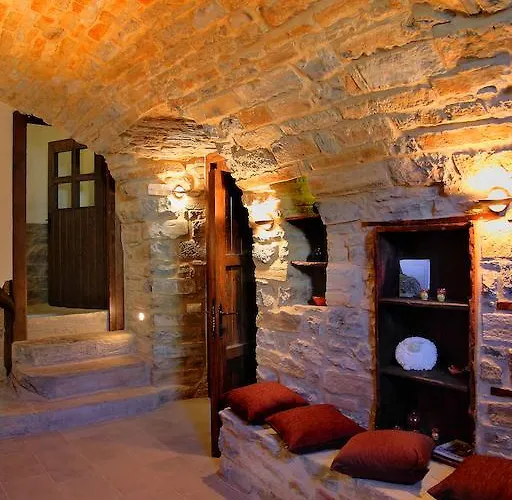 Casas Pirineo, * Aínsa